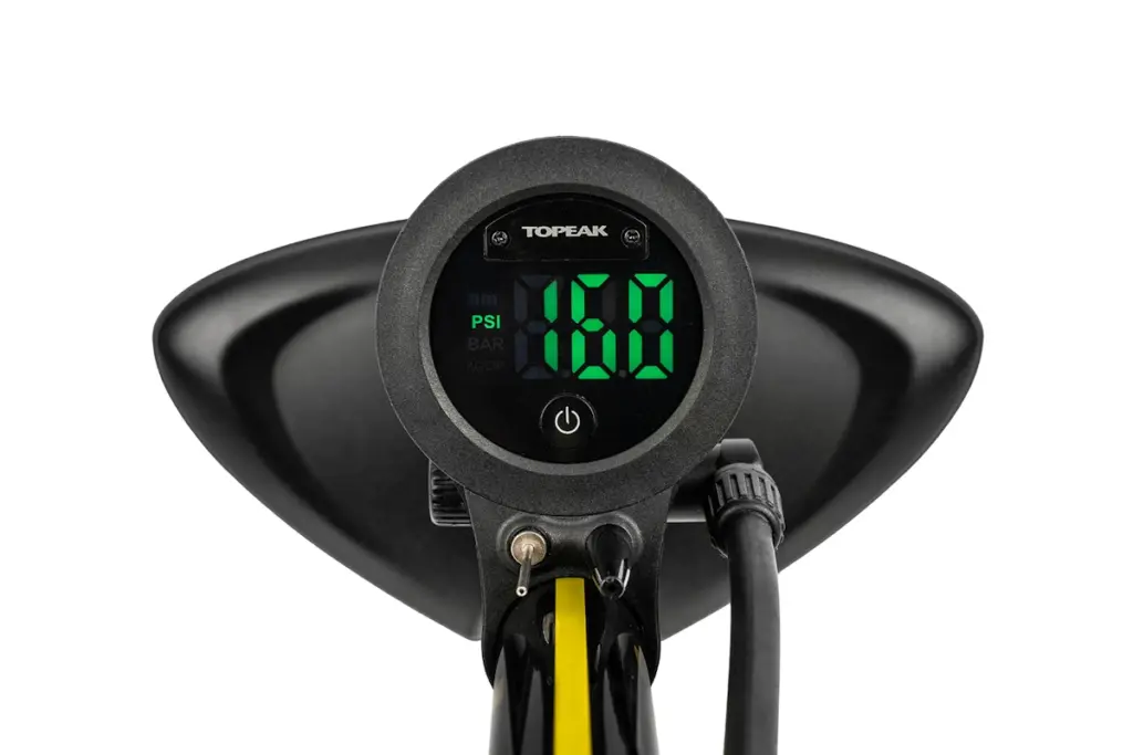 Compara la gama Topeak JoeBlow Sport: Sport Digital 2.0, Sport III y 2Stage. Bombas de suelo estables, duraderas y hasta 160 psi / 11 bar.