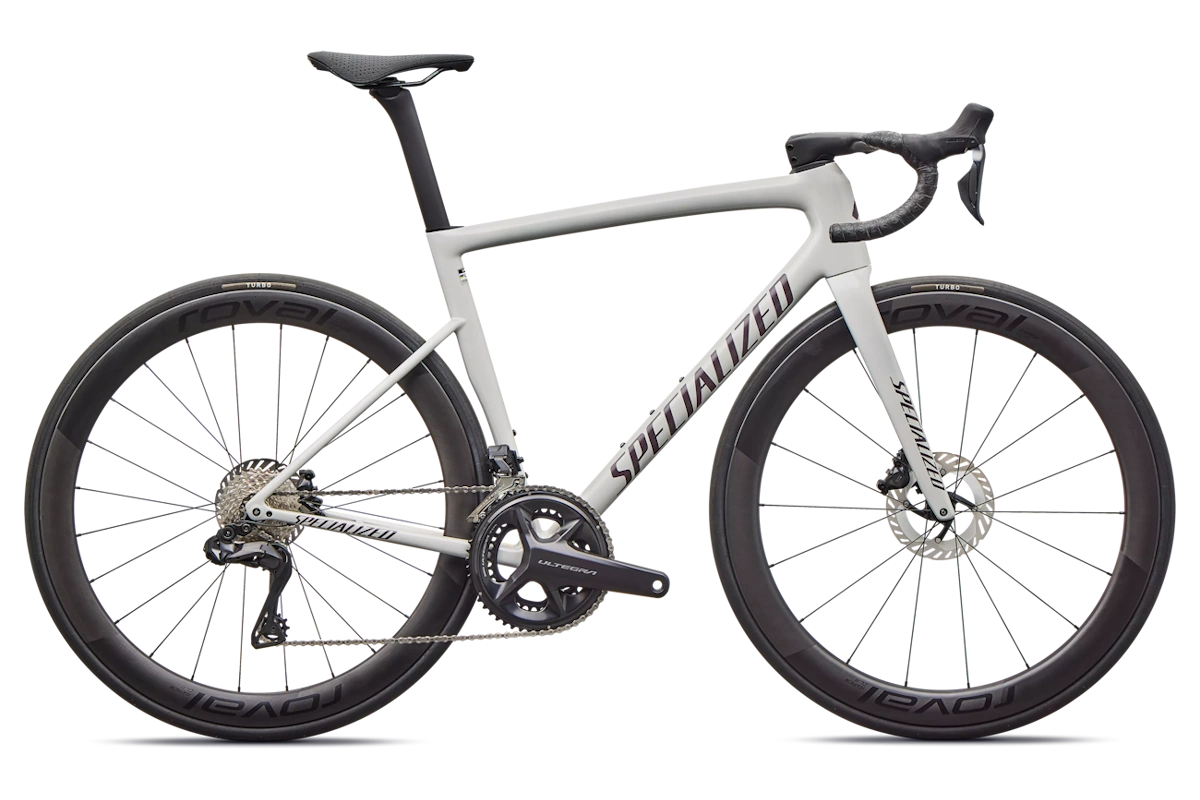 Tarmac SL8 Pro 2026 con Ultegra Di2 y potenciómetro 4iiii, ruedas Roval Rapide CL III tubeless. Aerodinámica Win Tunnel y Rider-First.