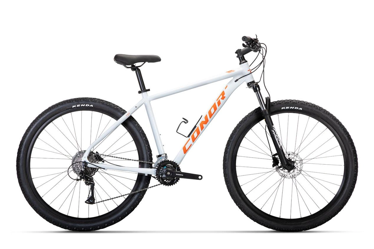 Descubre la Conor 720 White de 29 pulgadas con cuadro de aluminio 6061 hidroformado, suspensión de 100 mm, transmisión Shimano 2x8 y frenos de disco MT200.