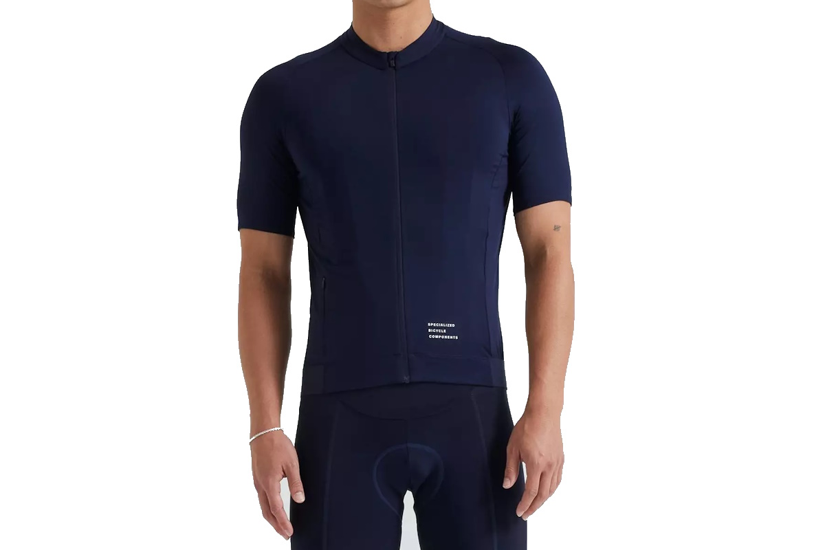 Maillot de manga corta Specialized Foundation para hombre en color vibrante, diseño moderno y ajuste semi-form, ideal para ciclistas que buscan destacar con estilo y comodidad. Dark Navy