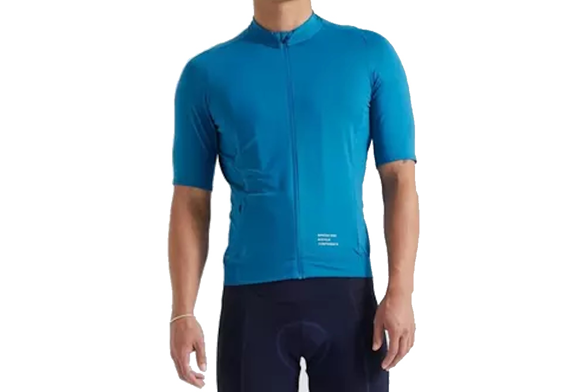 Maillot de manga corta Specialized Foundation para hombre en color vibrante, diseño moderno y ajuste semi-form, ideal para ciclistas que buscan destacar con estilo y comodidad.