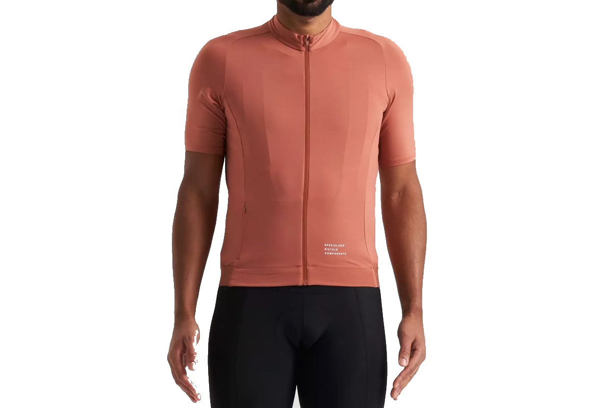 Maillot de manga corta Specialized Foundation para hombre en color vibrante, diseño moderno y ajuste semi-form, ideal para ciclistas que buscan destacar con estilo y comodidad.