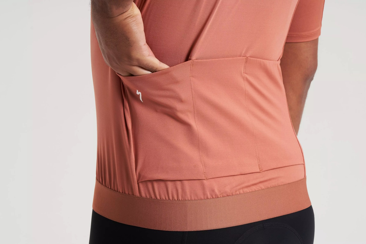 Maillot de Manga Corta Specialized Foundation Hombre – Estilo Brillante, Confort y Sostenibilidad para Ciclistas Exigentes - Terra Cota - Imagen 2