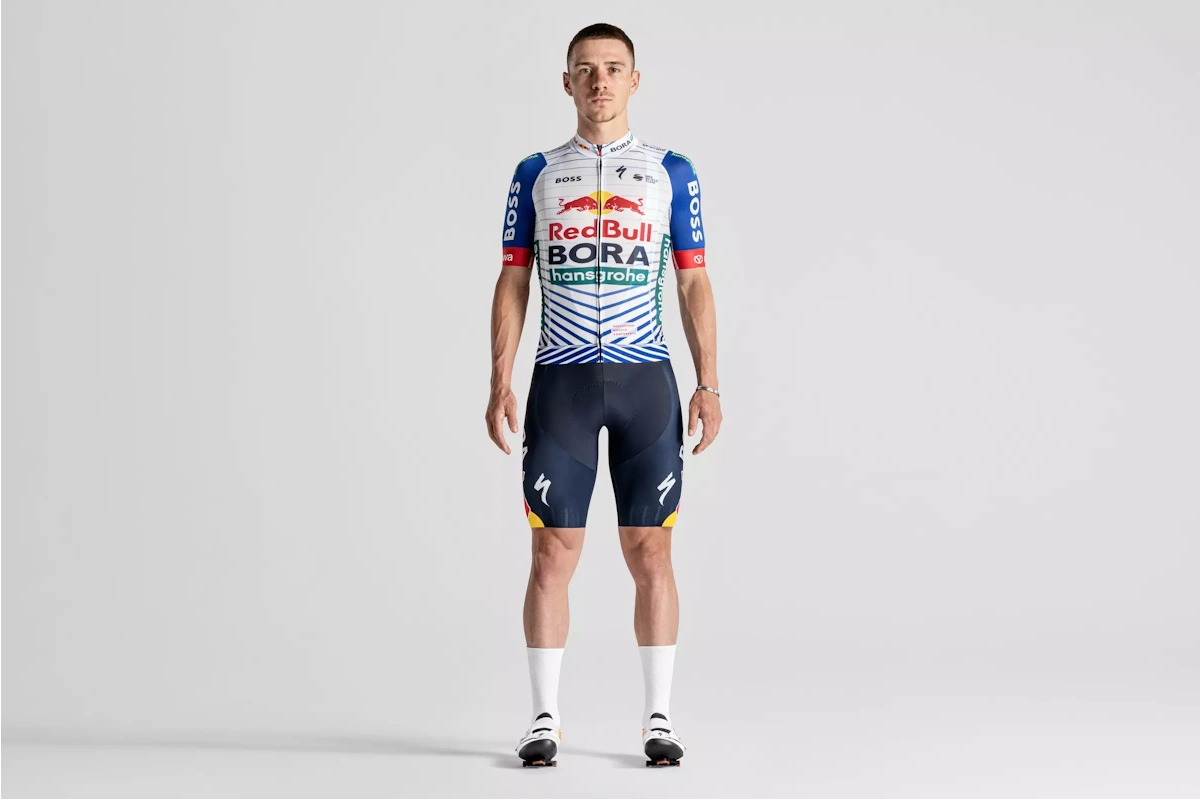 Maillot Specialized Red Bull - BORA - hansgrohe Short Sleeve Replica Jersey — manga corta, gráficos oficiales, UPF 30+ y ajuste Form Fit - Imagen 8