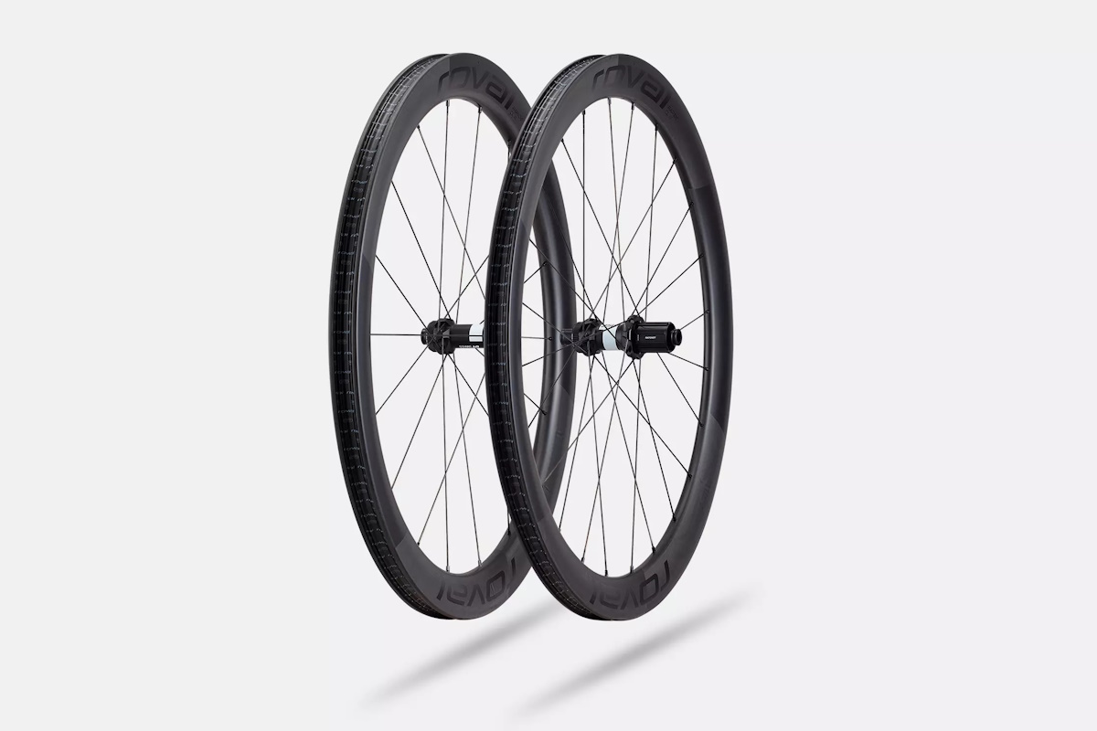 Rueda Specialized Roval Rapide CL III 2026 para carretera y competición, ideal para ciclistas competitivos que buscan aerodinámica avanzada, ligereza, máxima protección antipinchazos y compatibilidad tubeless.