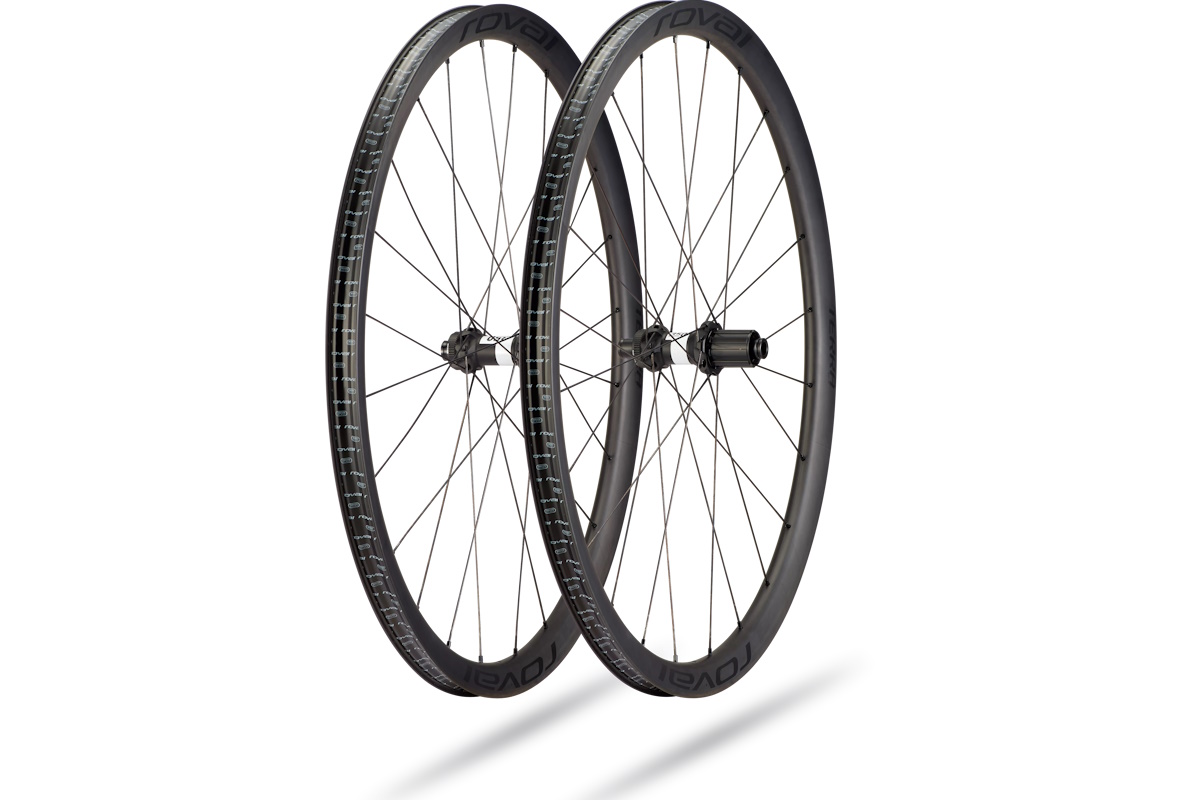 Rueda de carbono Specialized Roval Terra CL para gravel y carretera, ultraligera, compatible tubeless, ideal para competición, aventura y rutas de alto rendimiento.