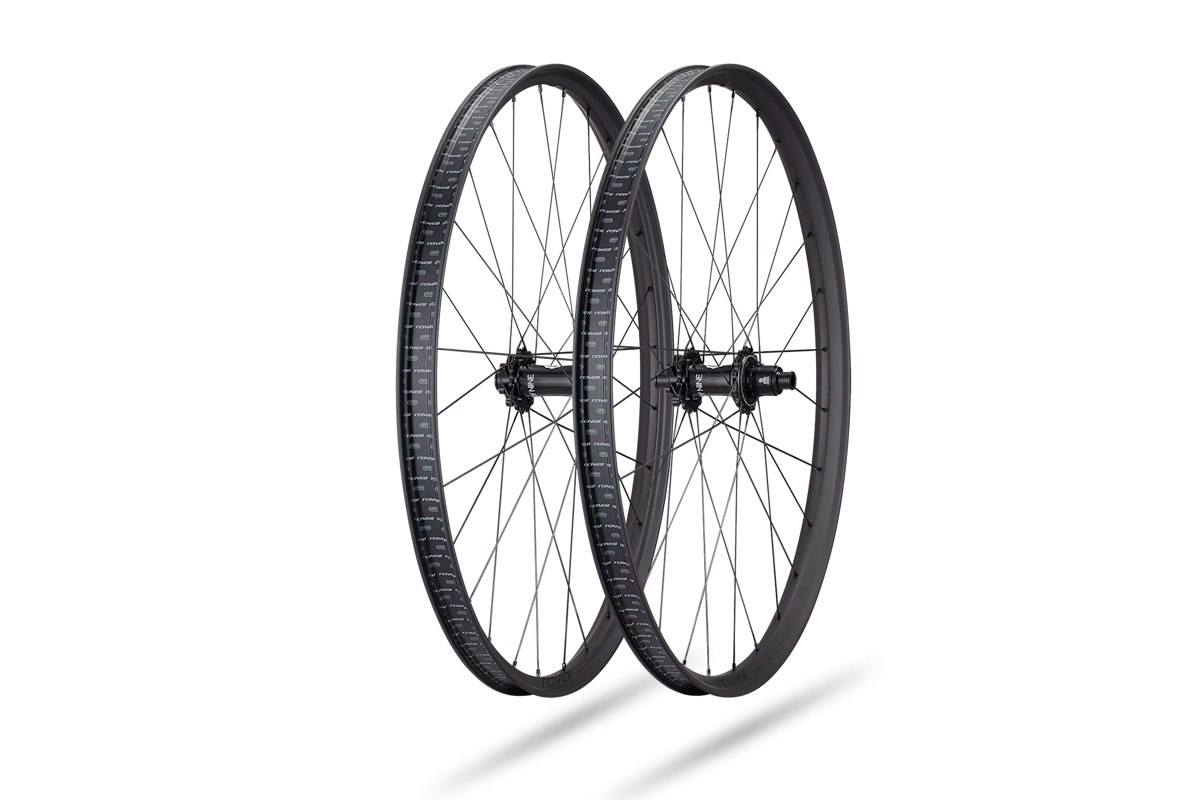 Rueda Specialized Traverse SL II Hydra2 para trail y all mountain, carbono ultraligero, buje Hydra2, máxima resistencia, control y absorción de impactos para ciclistas competitivos.