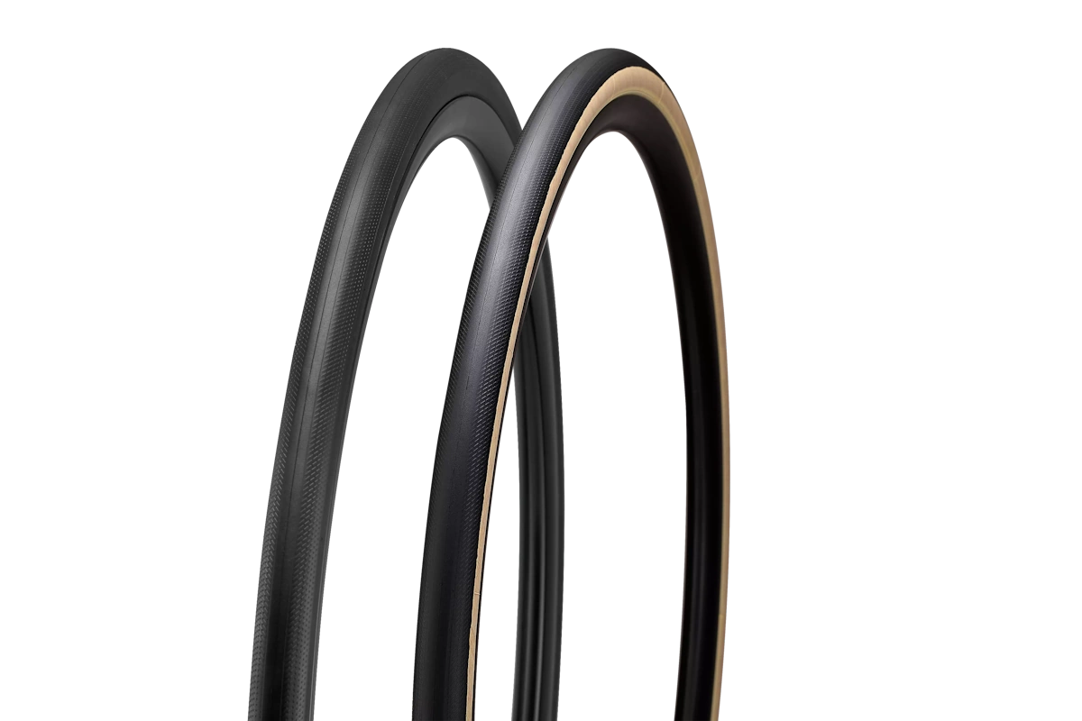 Neumático de competición tube type Specialized S‑Works Turbo Folding con carcasa 120 TPI, Dual GRIPTON® T2/T5 y breaker híbrido con Kevlar para velocidad, agarre en curva y protección. Negro y Tan Sidewall.