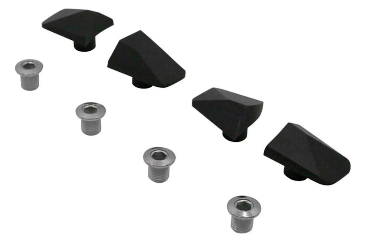 descripción: Set tornillo/tapa para Shimano 105 R7100. Incluye 4 tapas + 4 tornillos, aluminio 6082 T6 mecanizado CNC, color negro, fabricación Francia. EAN/SKU:3662458018593 (Código STA-VPPL4110A904).