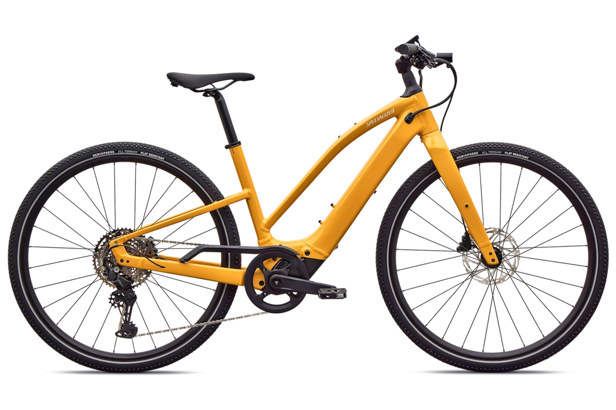 Specialized Turbo Vado SL 2 4.0 Step-Through 2027 con motor Specialized SL 1.2, batería integrada 520 Wh, Future Shock 3.1, pantalla Mastermind H3, frenos hidráulicos y neumáticos Hemisphere 700x47 con flancos reflectantes, Color: Gloss Brassy Yellow / Metallic White Silver Frost Reflective