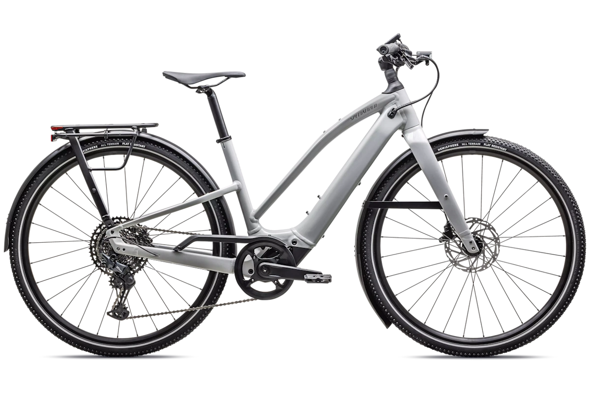 Specialized Turbo Vado SL 2 5.0 Step-Through EQ e-bike urbana ligera con motor SL 1.2, batería integrada 520Wh, Future Shock 3.1 y equipamiento EQ (portaequipajes, guardabarros y luces) Color: Gloss Dove Gray / Cool Grey Frost