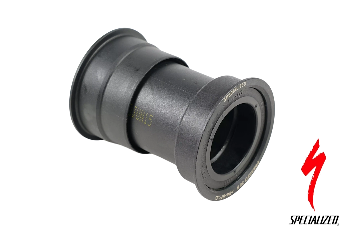 Compra la caja de pedalier Specialized S160400005 PF30 sobredimensionada para cuadros de carbono con caja 46x73 mm. Diseñada para ayudar con crujidos y juego excesivo.